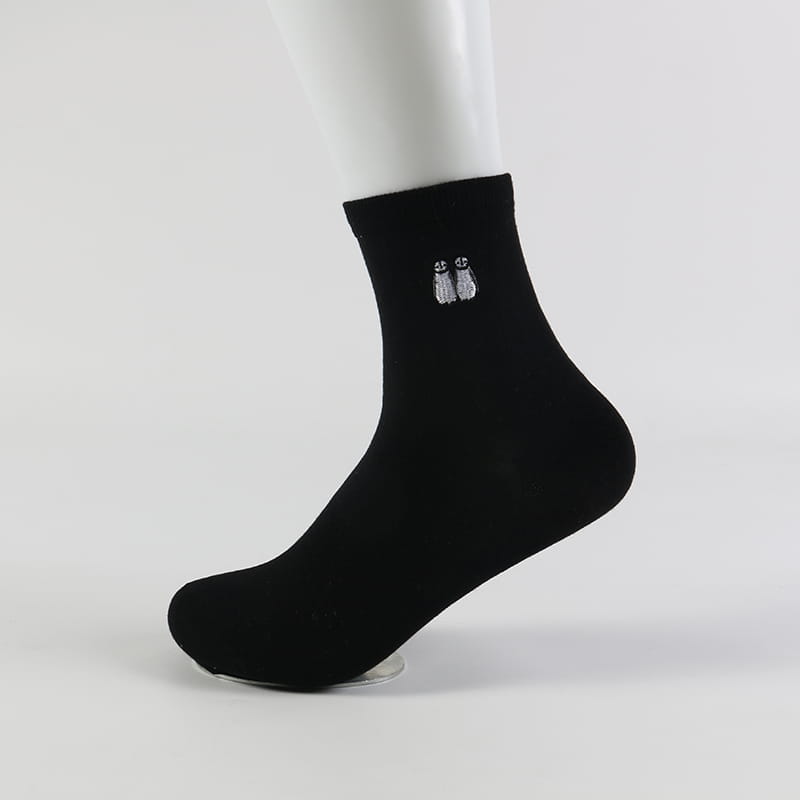 Fabrik Heißer Verkauf Niedliche Muster Stickerei Logo Frauen Strickkleid Crew Socken