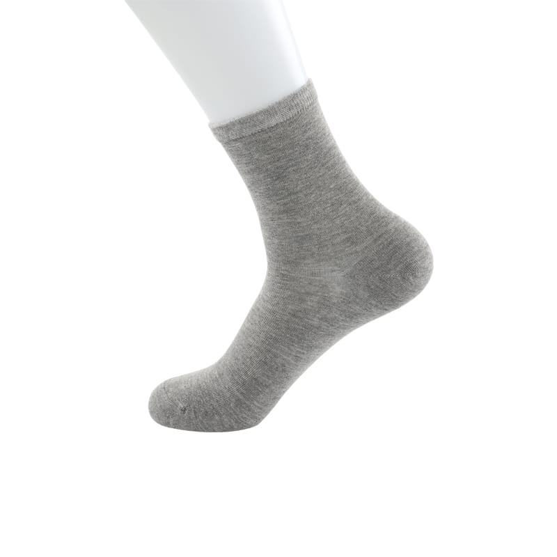 Einfarbige Herrensocken aus Bambusfaser mit Bündchen. Handgenähte Herrensocken