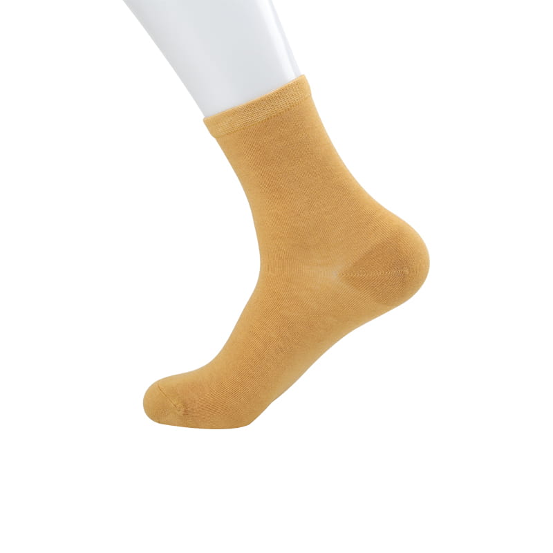 Einfarbige Herrensocken aus Bambusfaser mit Bündchen. Handgenähte Herrensocken