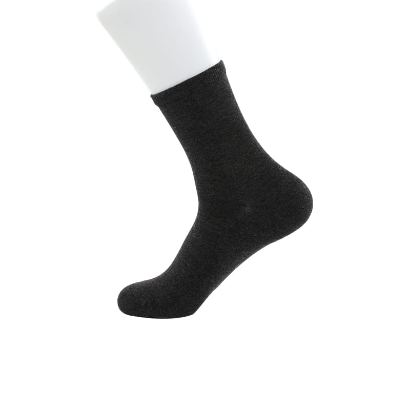 Einfarbige Herrensocken aus Bambusfaser mit Bündchen. Handgenähte Herrensocken