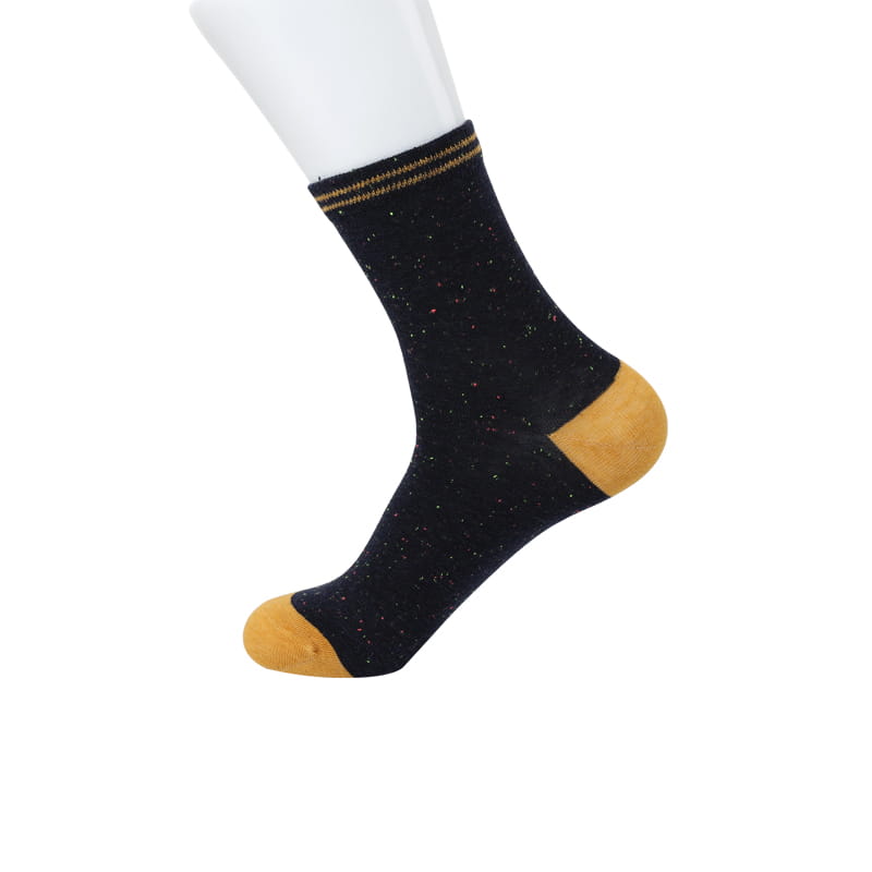 Handgenähte Baumwoll-Herrensocken aus gekämmter Baumwolle mit Farbpunktgarnbündchen und horizontalen Streifen