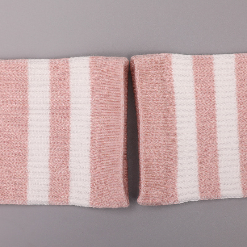 Weiches, gesponnenes Seidennylon, überzogen mit Ammoniak, 2 horizontalen Streifen und verstärkten, handgenähten Damensocken WSD1536