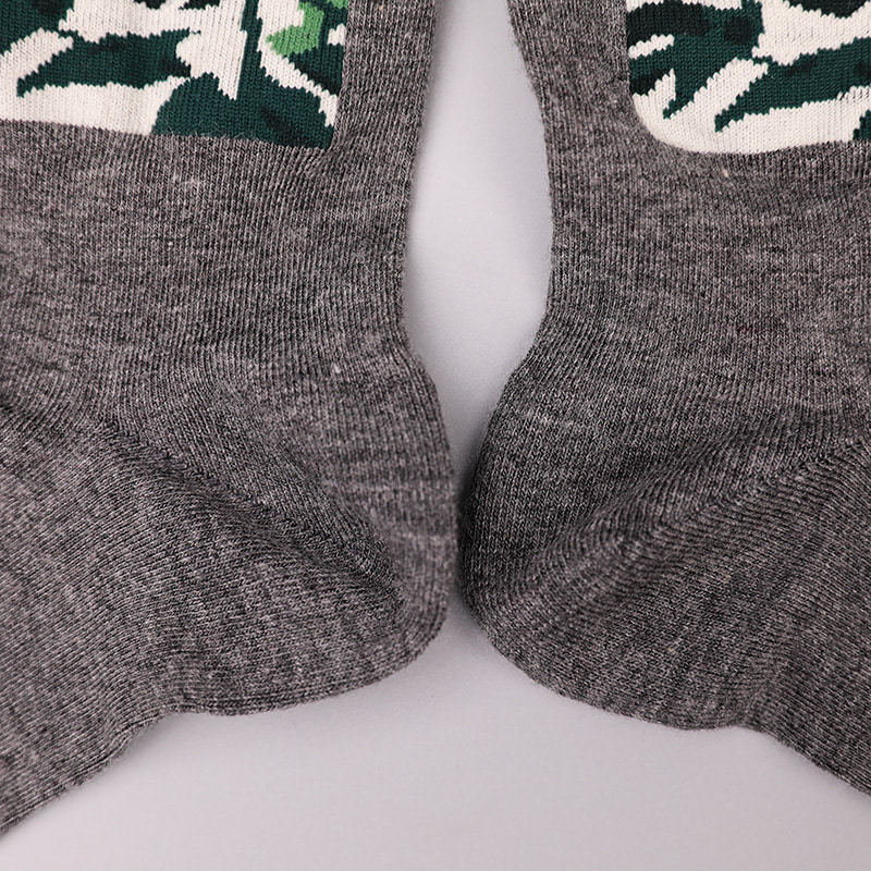 Weiche, gesponnene Seide, mit Nylon umwickelt, Spandex-Imitation, 3D-bedruckter Jacquard, handgenähte Herbst- und Winter-Herrensocken WSD2850