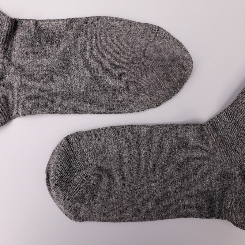 Weiche, gesponnene Seide, mit Nylon umwickelt, Spandex-Imitation, 3D-bedruckter Jacquard, handgenähte Herbst- und Winter-Herrensocken WSD2850