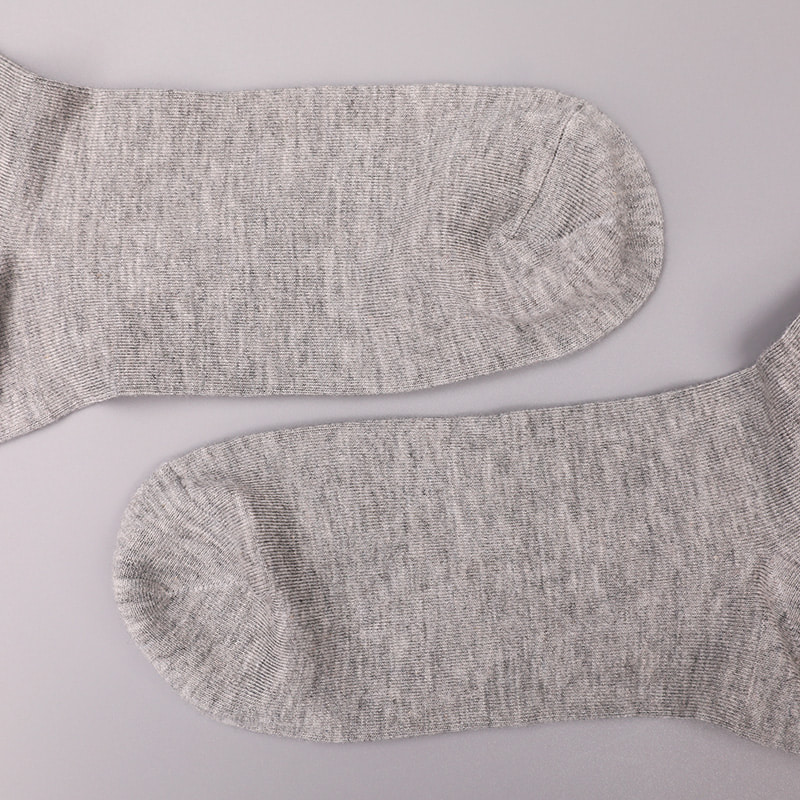 Weiche, gesponnene Seide, mit Nylon umwickelt, Spandex-Imitation, 3D-bedruckter Jacquard, handgenähte Herbst- und Winter-Herrensocken WSD2850