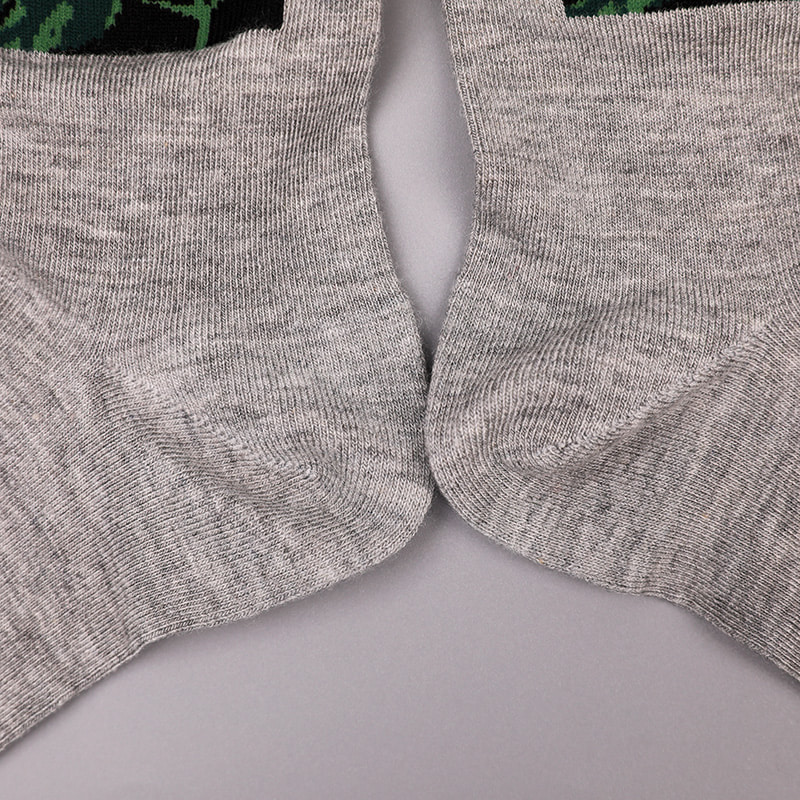 Weiche, gesponnene Seide, mit Nylon umwickelt, Spandex-Imitation, 3D-bedruckter Jacquard, handgenähte Herbst- und Winter-Herrensocken WSD2850