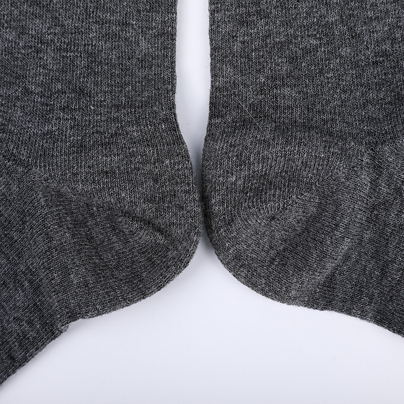 Gekämmte Baumwolle, mit Ammoniak umwickelte Socken, 98 % Baumwollgarn, kleiner Jacquard, handgenähte Herbst- und Winter-Herrensocken WSD2581