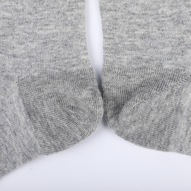 Gekämmte Baumwolle, mit Ammoniak umwickelte Socken, 98 % Baumwollgarn, kleiner Jacquard, handgenähte Herbst- und Winter-Herrensocken WSD2581