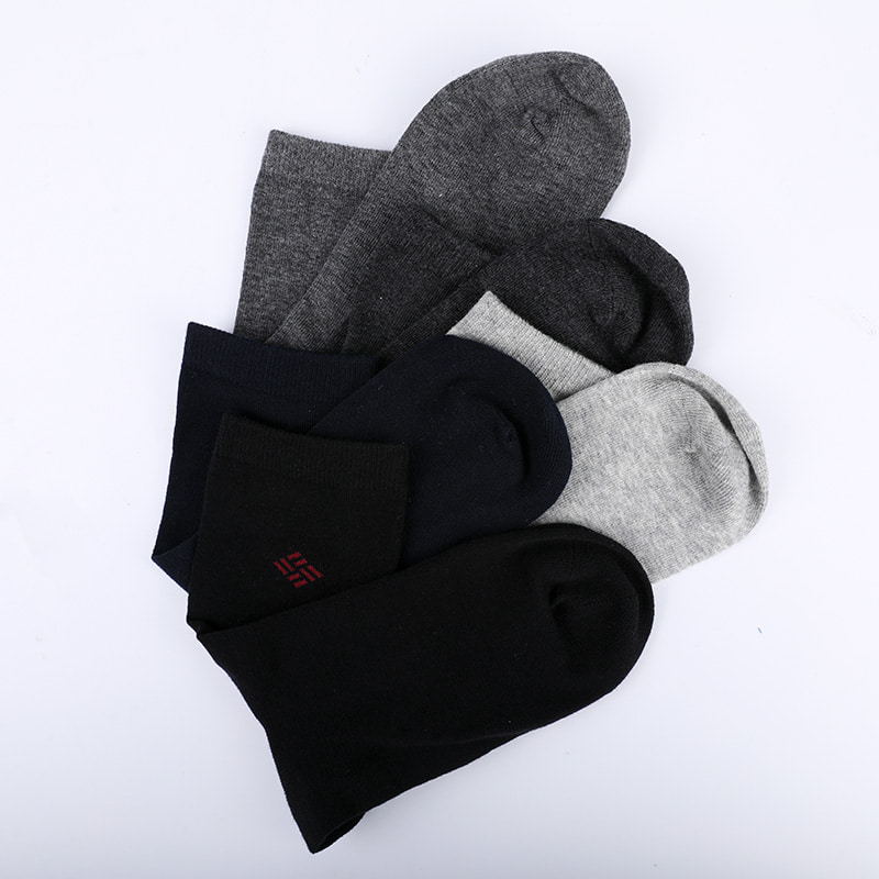 Gekämmte Baumwolle, mit Ammoniak umwickelte Socken, 98 % Baumwollgarn, kleiner Jacquard, handgenähte Herbst- und Winter-Herrensocken WSD2581
