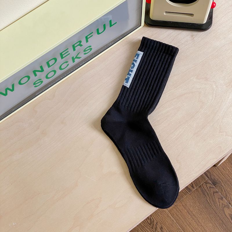 Akzeptierte OEM-Services Herren-Socken aus Baumwolle mit individuellem Logo, lässiger Buchstabe, Sportqualität, einfarbig