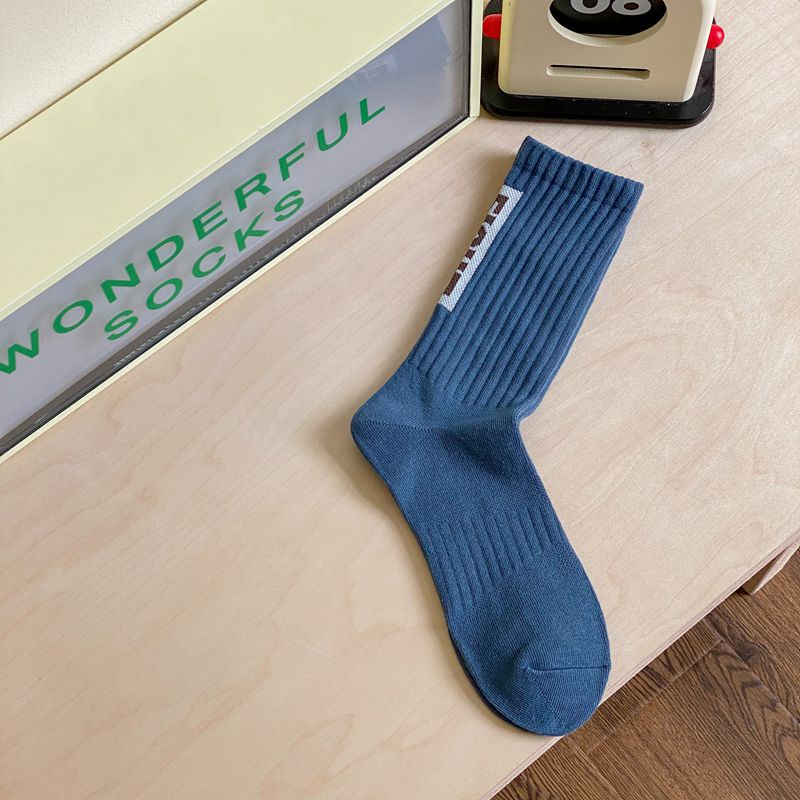 Akzeptierte OEM-Services Herren-Socken aus Baumwolle mit individuellem Logo, lässiger Buchstabe, Sportqualität, einfarbig